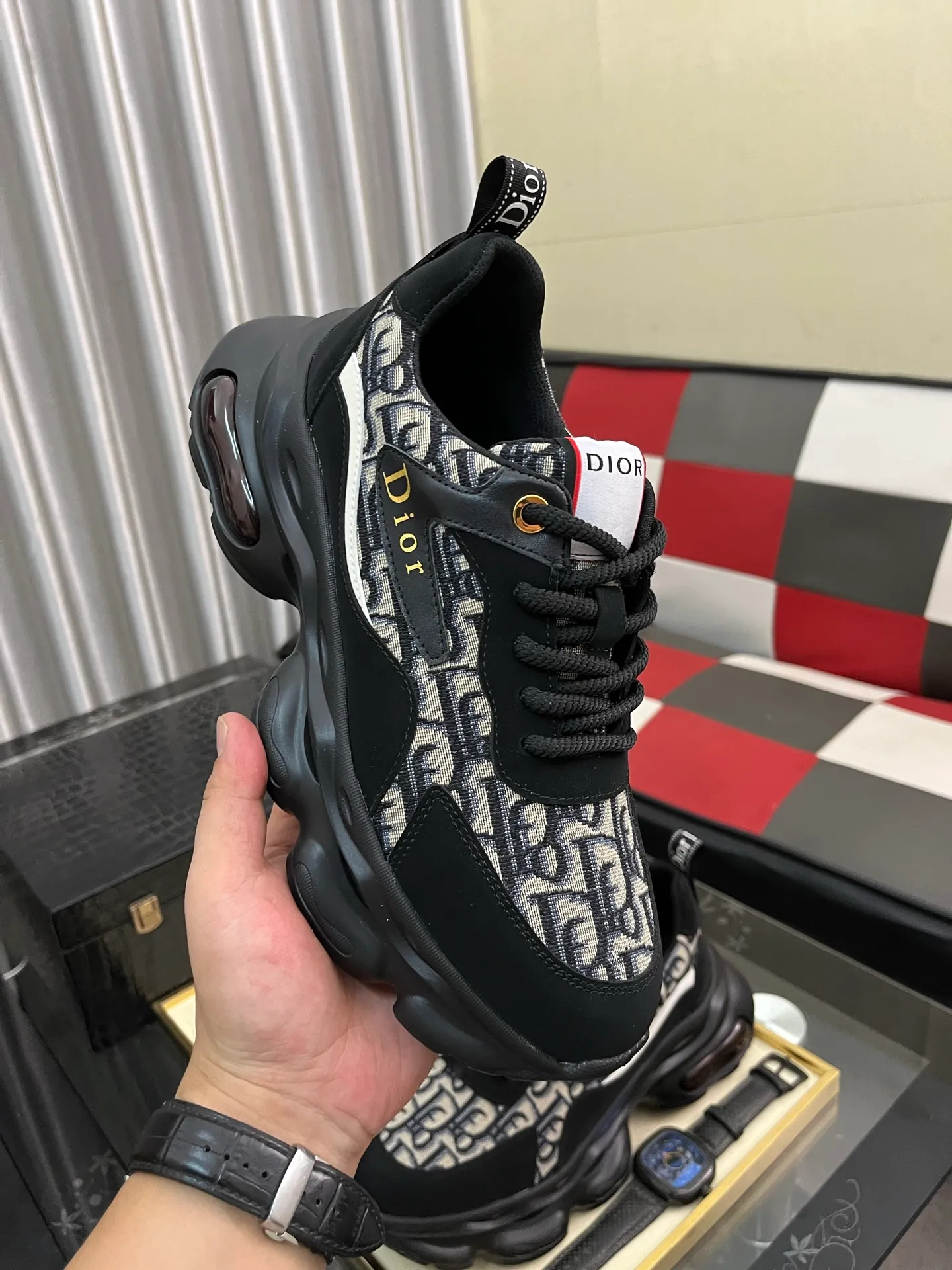 Men's shoes💰438⌚️⌚️[Dior] Dior's new men's genuine leather casual shoes, the highest version on the market, any comparison is welcome🆚! The original leather has excellent texture and is super high-end! Fetal sheep net lining imported from Italy, removable pad! Luxurious materials and fine workmanship, highly recommended! Code number: 38-442️⃣Colors available